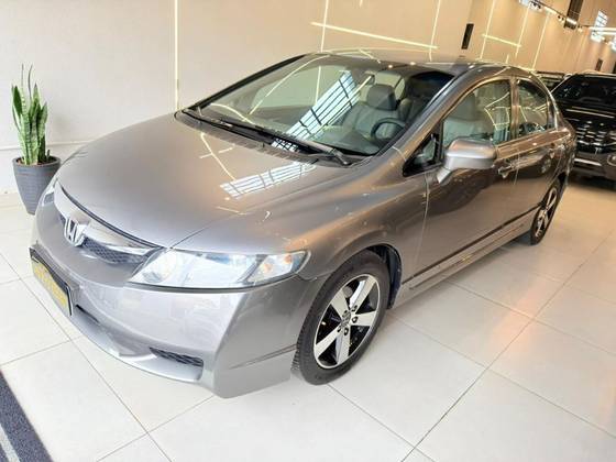HONDA CIVIC 1.8 LXS 16V FLEX 4P AUTOMÁTICO HONDA CIVIC 1.8 LXS 16V FLEX 4P AUTOMÁTICO